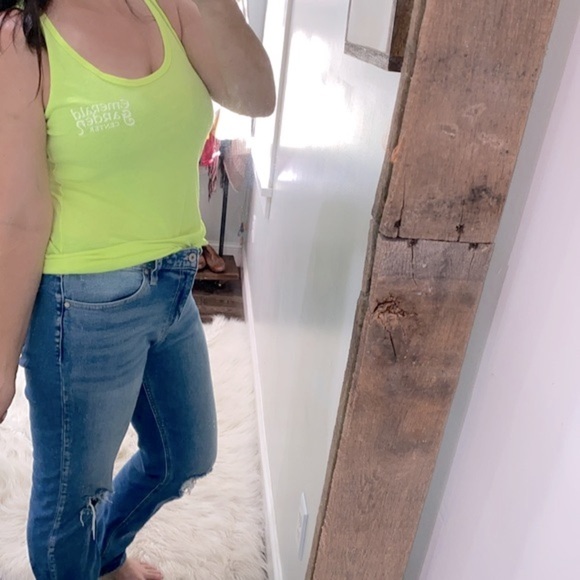 Lime green tank top Sandy graphic - Picture 2 of 10